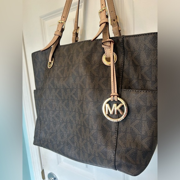 Michael Kors handbag - Picture 2 of 13